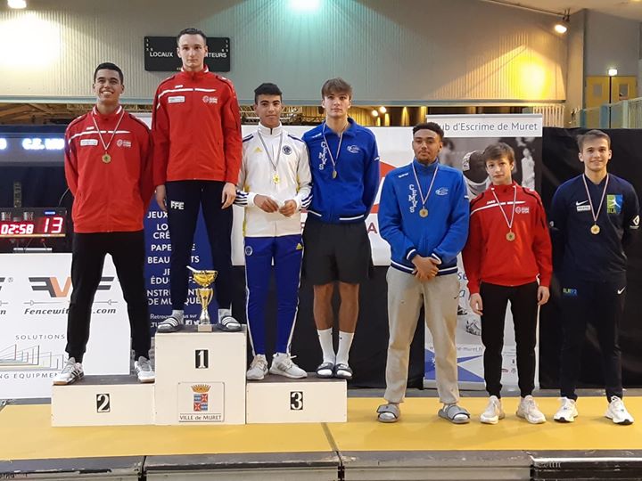 Armand SPICHIGER, Jules ANDRIA. et Rose VER POORTEN  survolent Muret